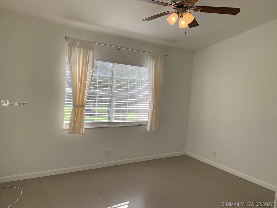 Vendido Recientemente: $299,990 (3 camas, 2 baños, 1151 Pies cuadrados)