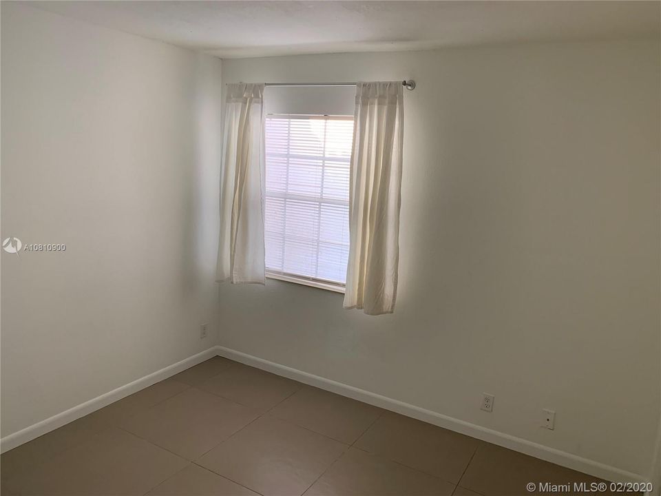 Vendido Recientemente: $299,990 (3 camas, 2 baños, 1151 Pies cuadrados)