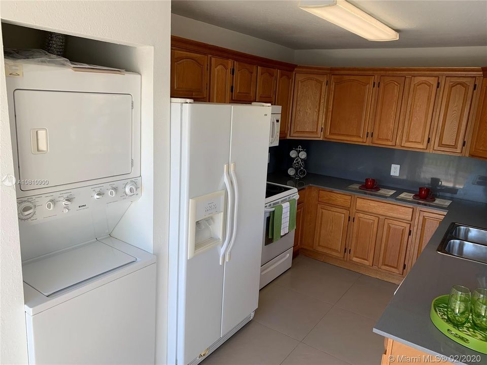 Vendido Recientemente: $299,990 (3 camas, 2 baños, 1151 Pies cuadrados)