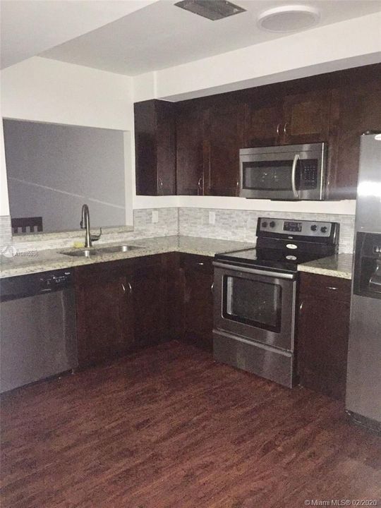 Recientemente alquilado: $1,700 (2 camas, 2 baños, 1326 Pies cuadrados)