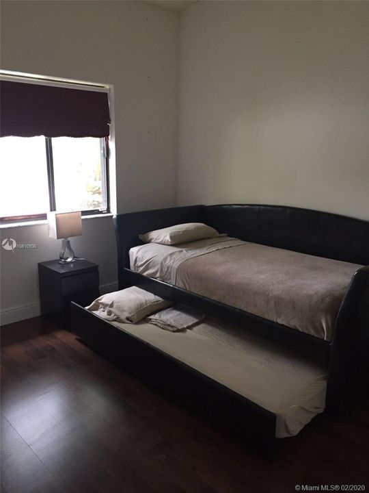 Recientemente alquilado: $1,700 (2 camas, 2 baños, 1326 Pies cuadrados)