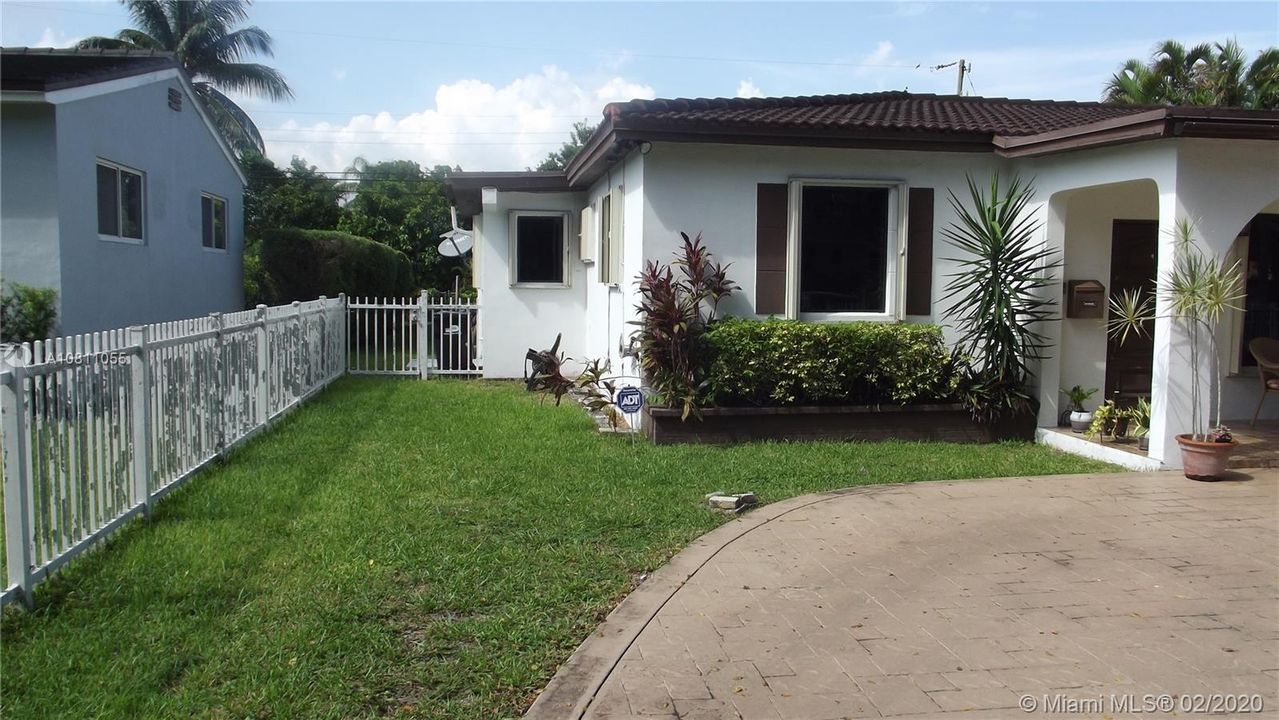 Recently Sold: $460,000 (3 beds, 2 baths, 1813 Square Feet)