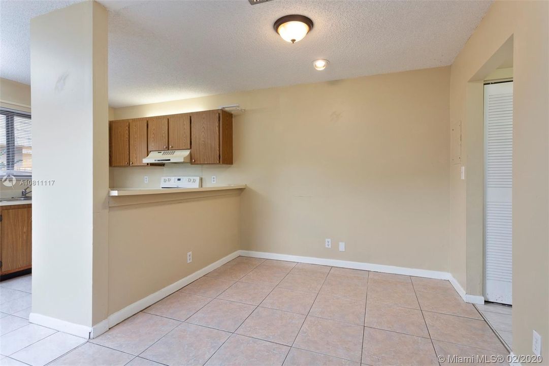 Recently Sold: $129,900 (2 beds, 1 baths, 1272 Square Feet)