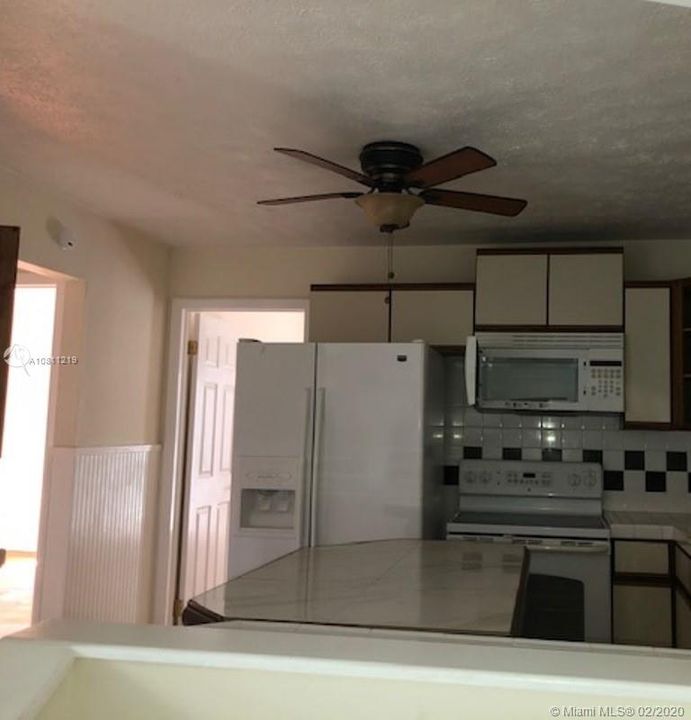 Recently Sold: $281,600 (2 beds, 1 baths, 1032 Square Feet)