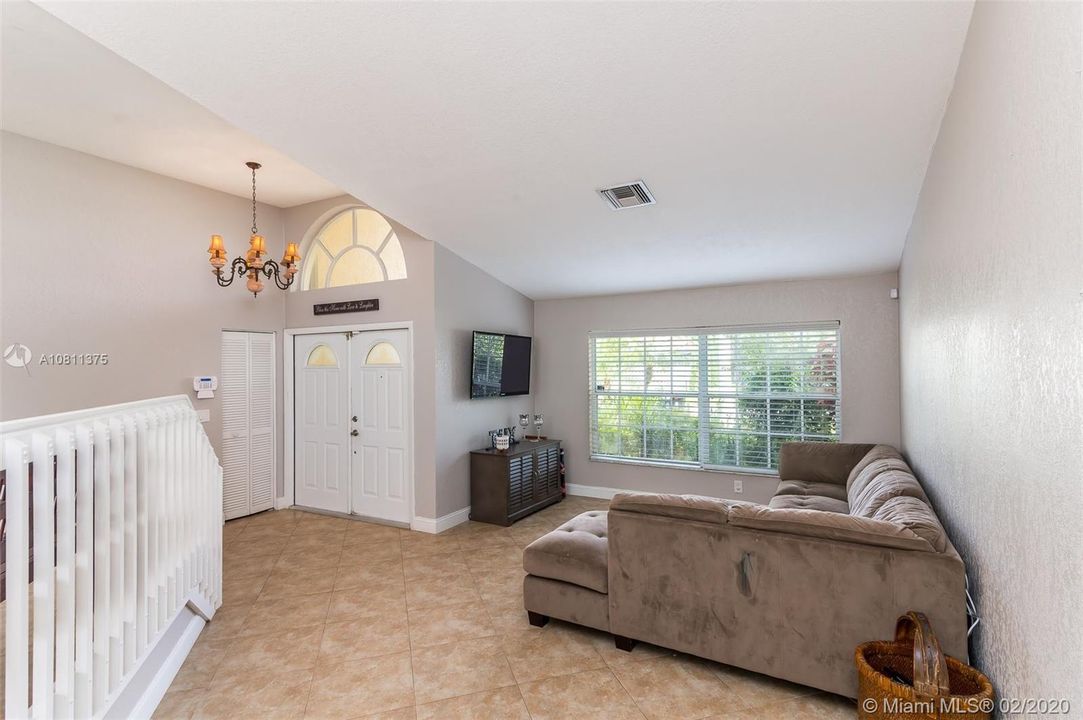 Vendido Recientemente: $435,000 (4 camas, 3 baños, 2671 Pies cuadrados)