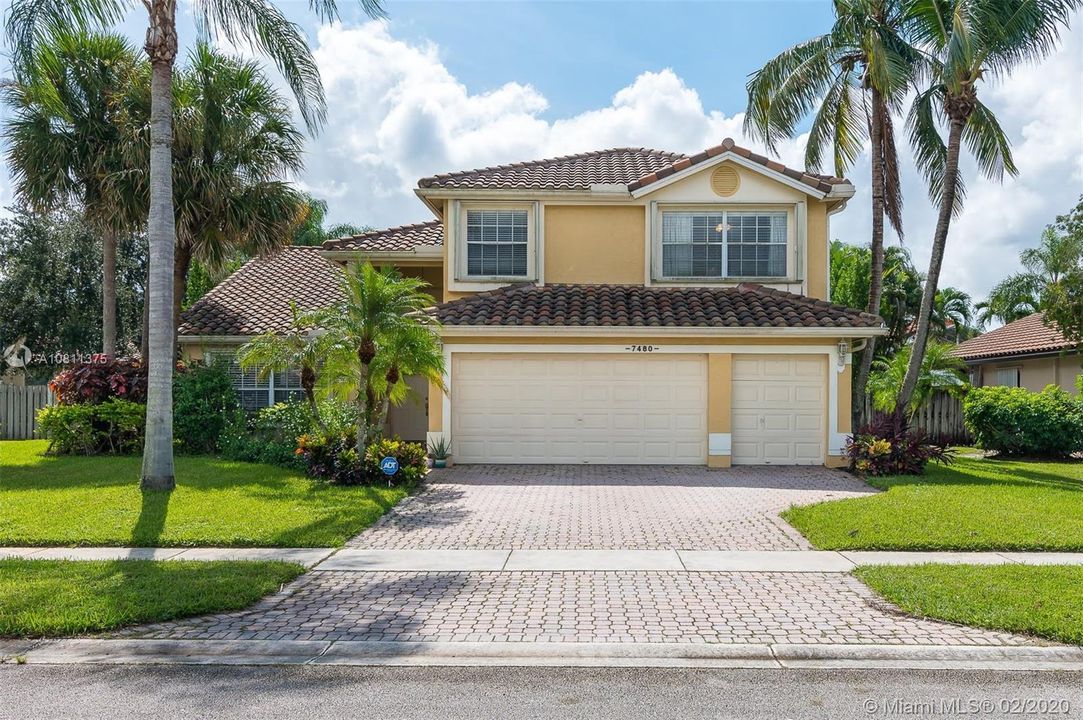 Vendido Recientemente: $435,000 (4 camas, 3 baños, 2671 Pies cuadrados)