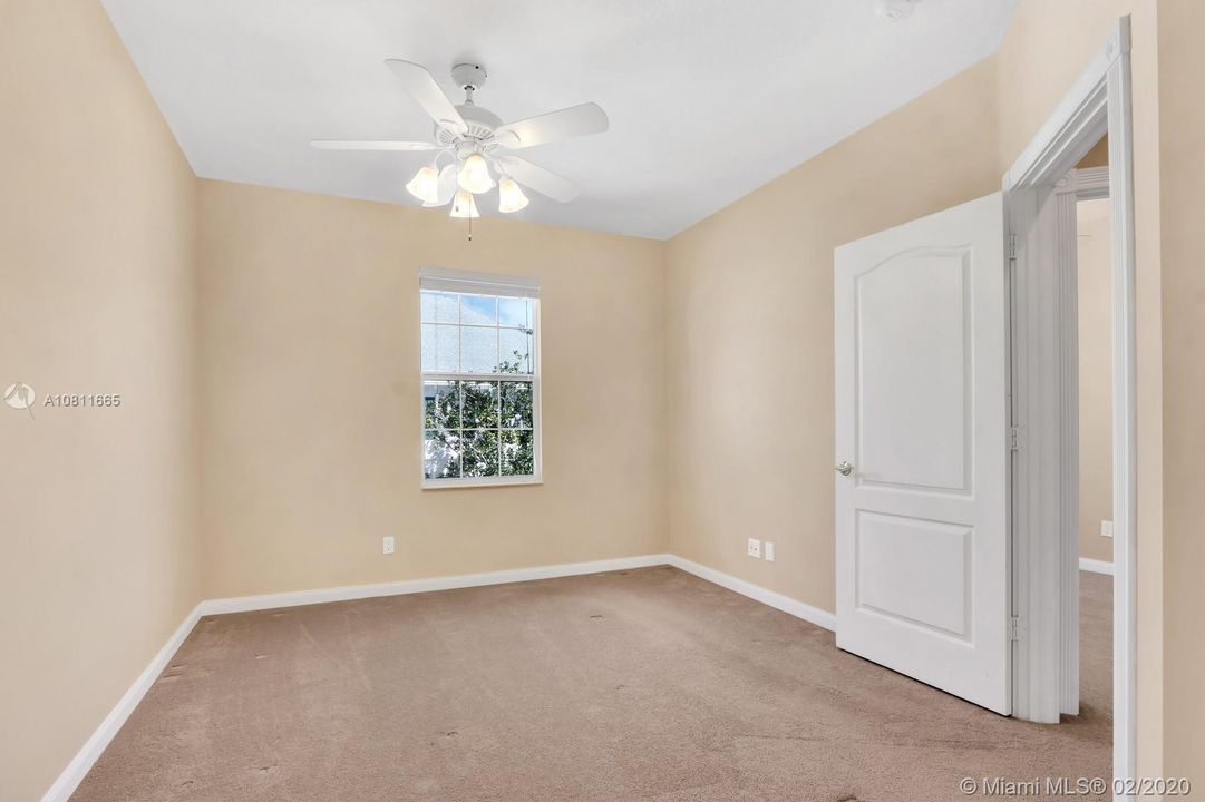 Recently Sold: $369,000 (3 beds, 2 baths, 1611 Square Feet)