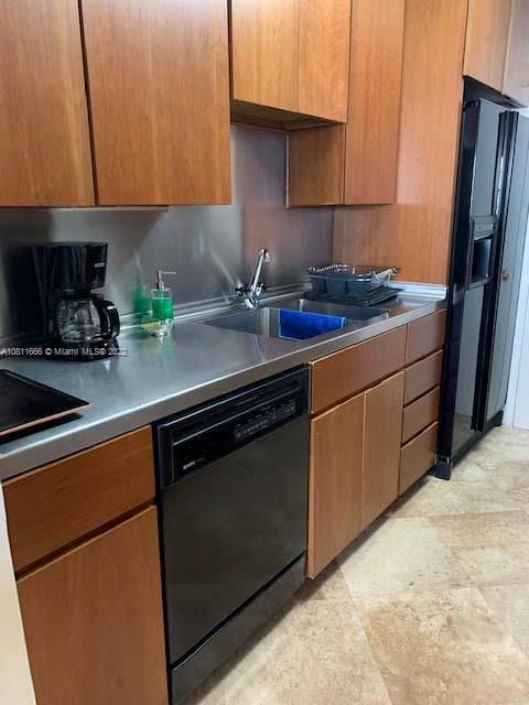 Recently Sold: $450,000 (1 beds, 1 baths, 865 Square Feet)