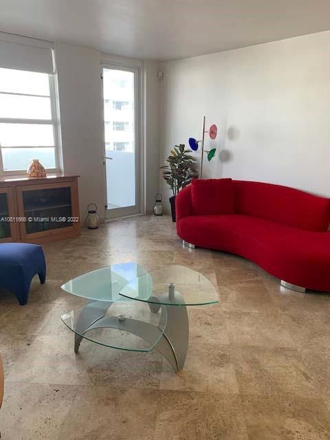 Recently Sold: $450,000 (1 beds, 1 baths, 865 Square Feet)