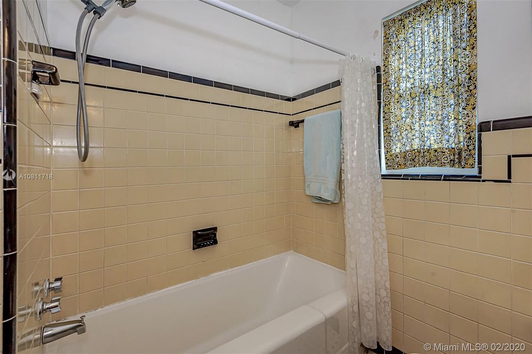 Vendido Recientemente: $565,000 (4 camas, 2 baños, 1845 Pies cuadrados)