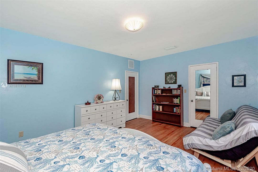 Vendido Recientemente: $565,000 (4 camas, 2 baños, 1845 Pies cuadrados)
