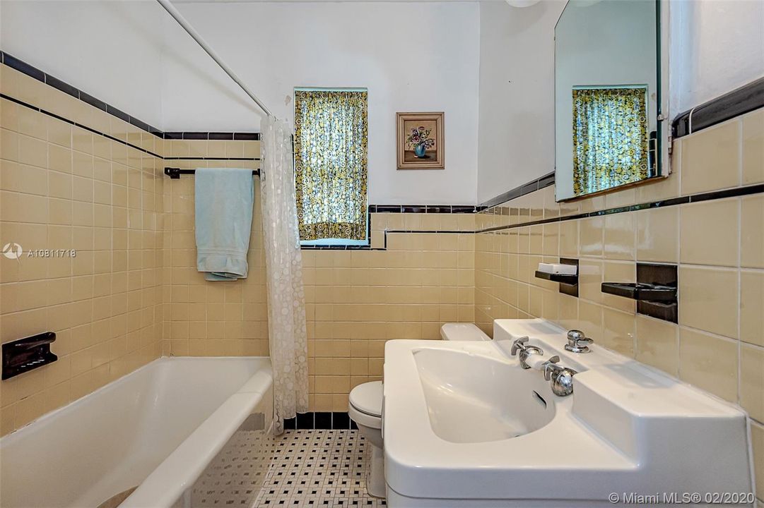 Vendido Recientemente: $565,000 (4 camas, 2 baños, 1845 Pies cuadrados)