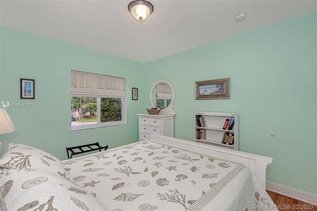 Vendido Recientemente: $565,000 (4 camas, 2 baños, 1845 Pies cuadrados)