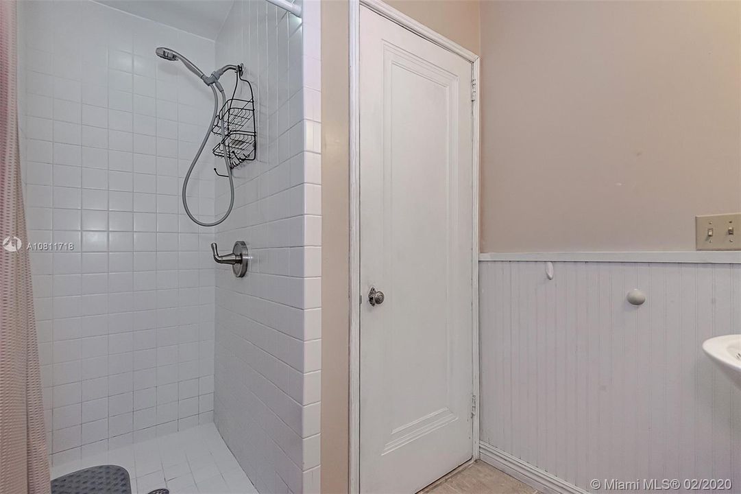 Vendido Recientemente: $565,000 (4 camas, 2 baños, 1845 Pies cuadrados)