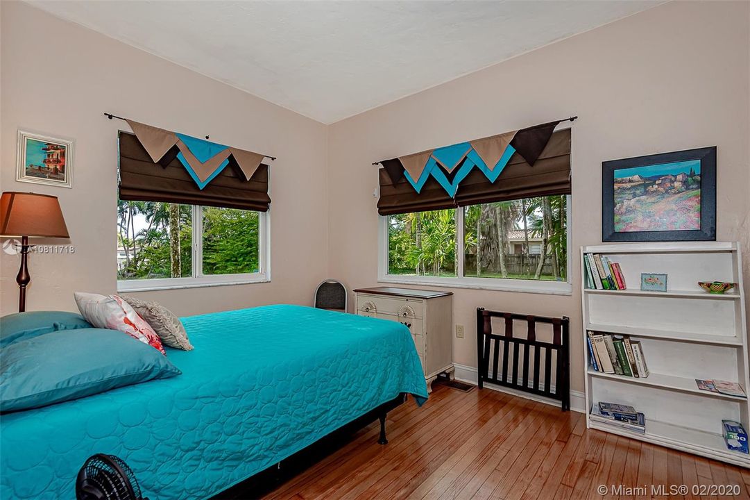 Vendido Recientemente: $565,000 (4 camas, 2 baños, 1845 Pies cuadrados)