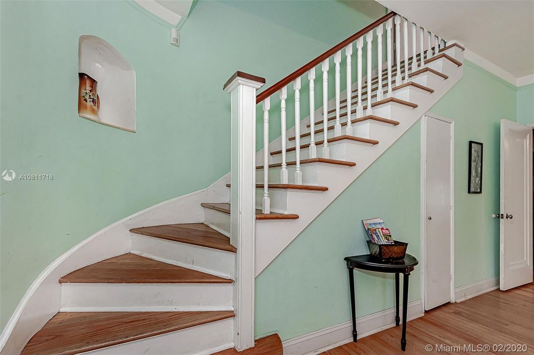 Vendido Recientemente: $565,000 (4 camas, 2 baños, 1845 Pies cuadrados)