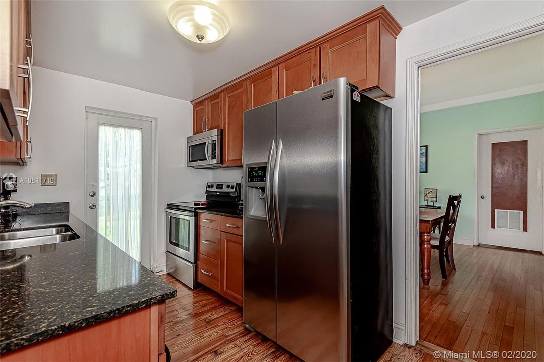 Vendido Recientemente: $565,000 (4 camas, 2 baños, 1845 Pies cuadrados)