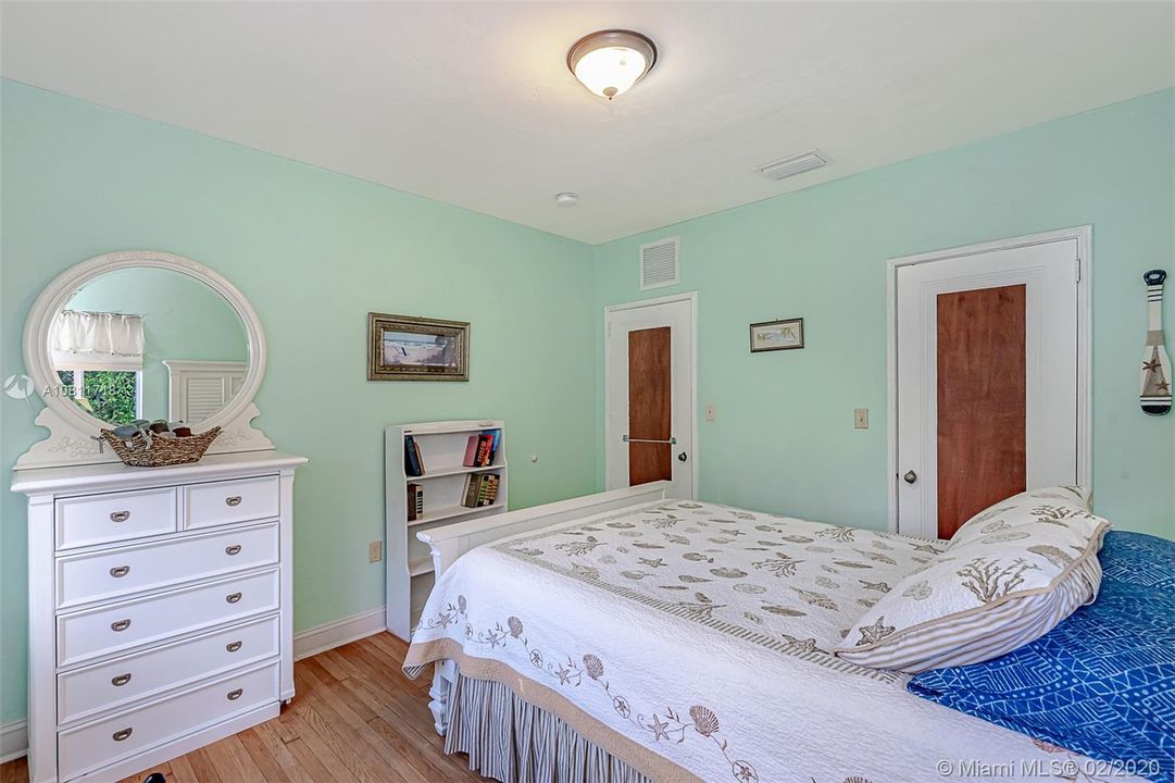Vendido Recientemente: $565,000 (4 camas, 2 baños, 1845 Pies cuadrados)