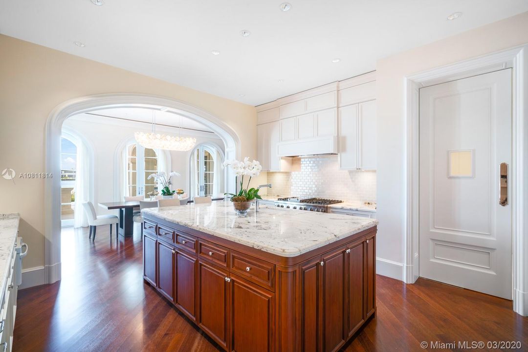 Recently Sold: $21,900,000 (5 beds, 7 baths, 13418 Square Feet)