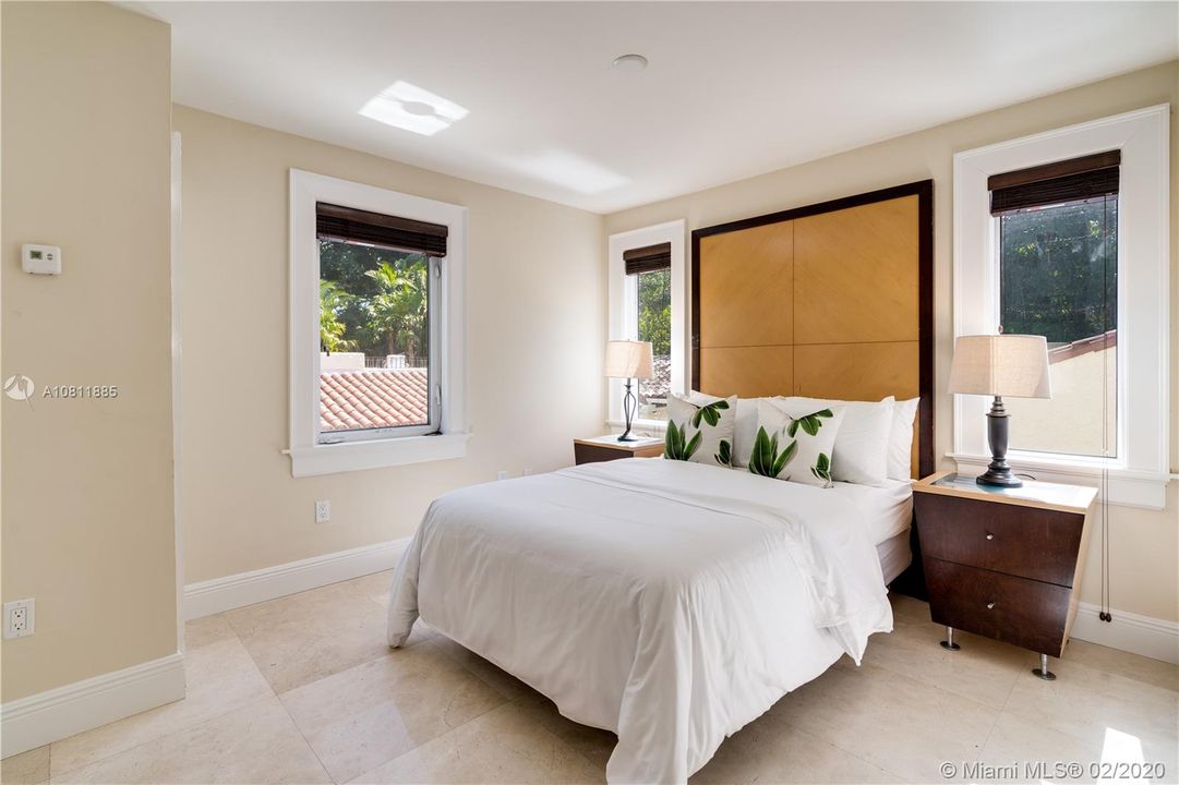 Private guest suite with bathroom and rooftop terrace