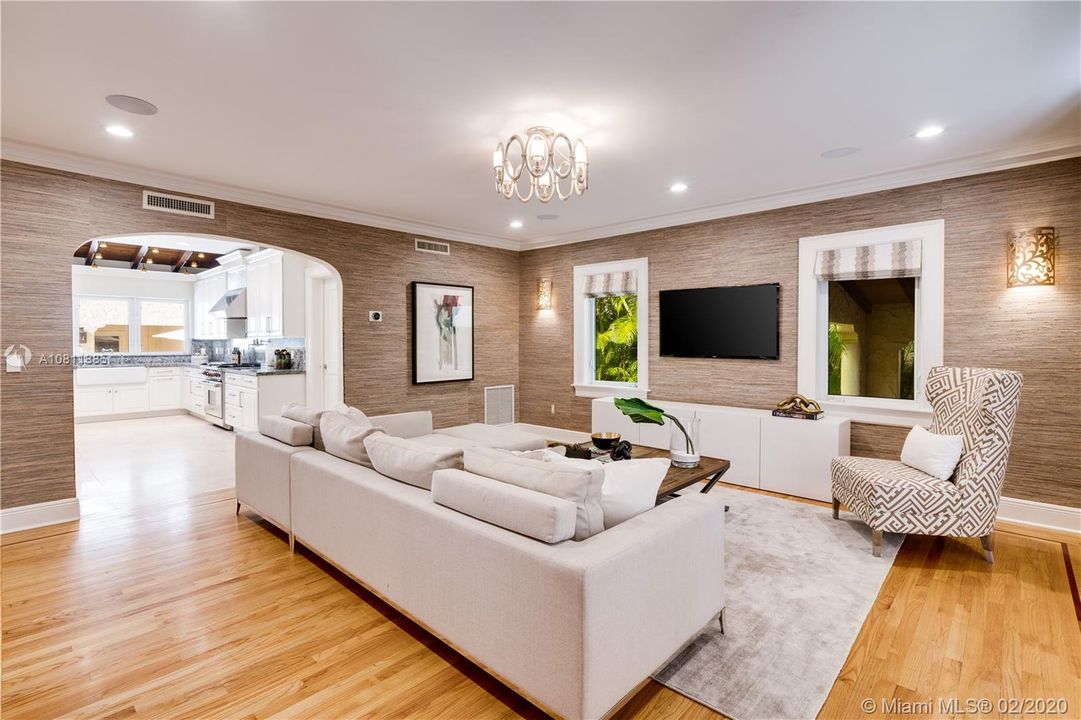 Recently Sold: $2,199,000 (5 beds, 4 baths, 4133 Square Feet)