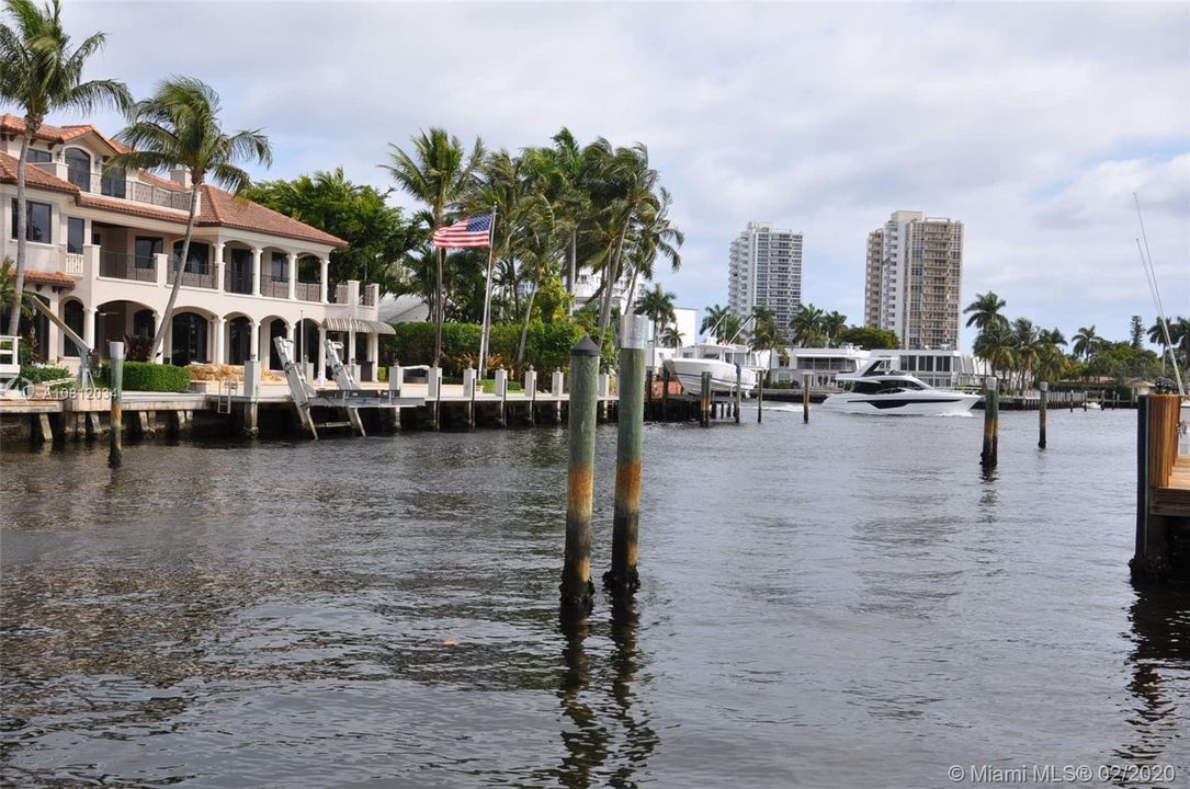 Recently Sold: $1,295,000 (4 beds, 3 baths, 2386 Square Feet)