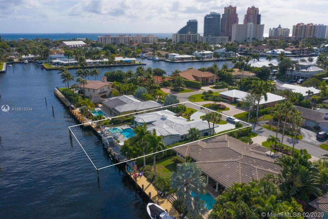 Recently Sold: $1,295,000 (4 beds, 3 baths, 2386 Square Feet)
