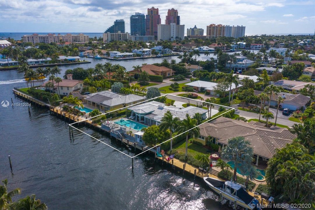 Recently Sold: $1,295,000 (4 beds, 3 baths, 2386 Square Feet)