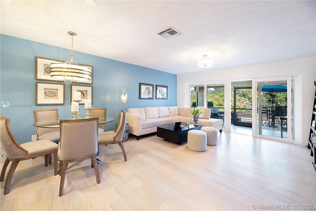 Recently Sold: $598,000 (3 beds, 3 baths, 1514 Square Feet)