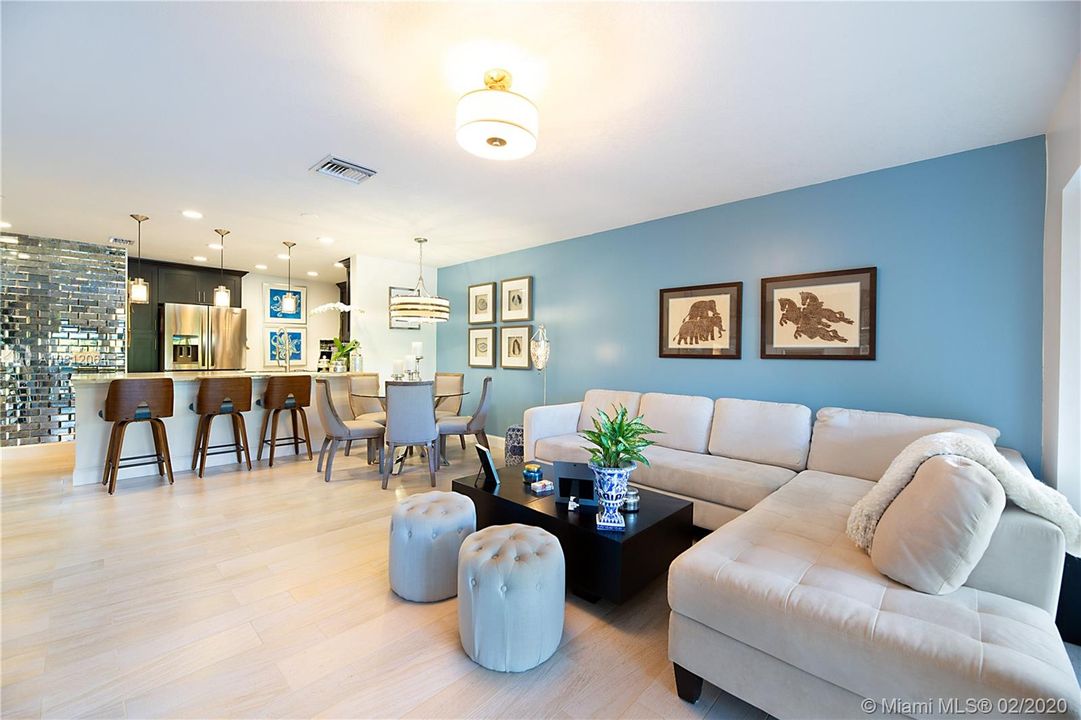 Recently Sold: $598,000 (3 beds, 3 baths, 1514 Square Feet)