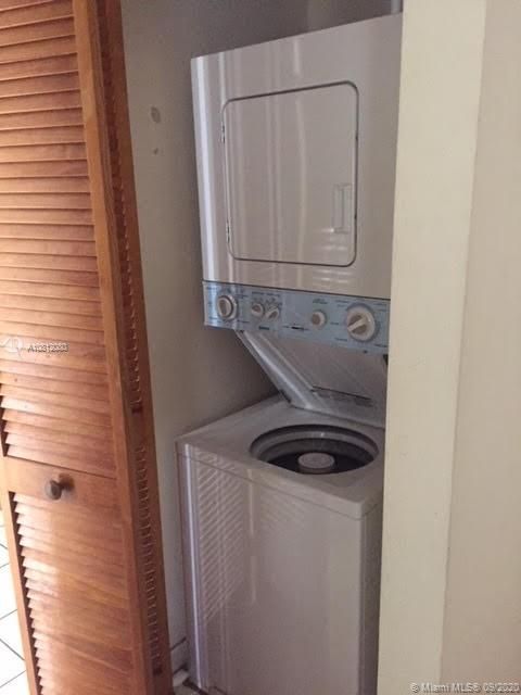 Recently Sold: $135,000 (1 beds, 1 baths, 708 Square Feet)