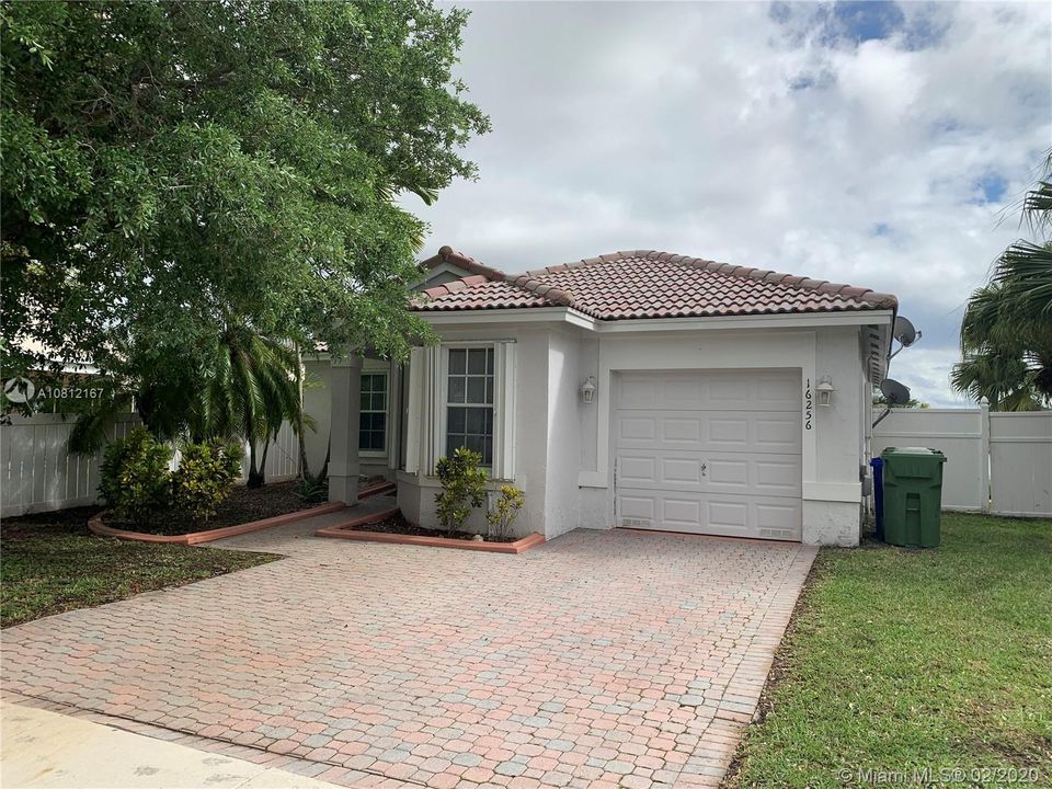 Recently Rented: $2,450 (3 beds, 2 baths, 1386 Square Feet)