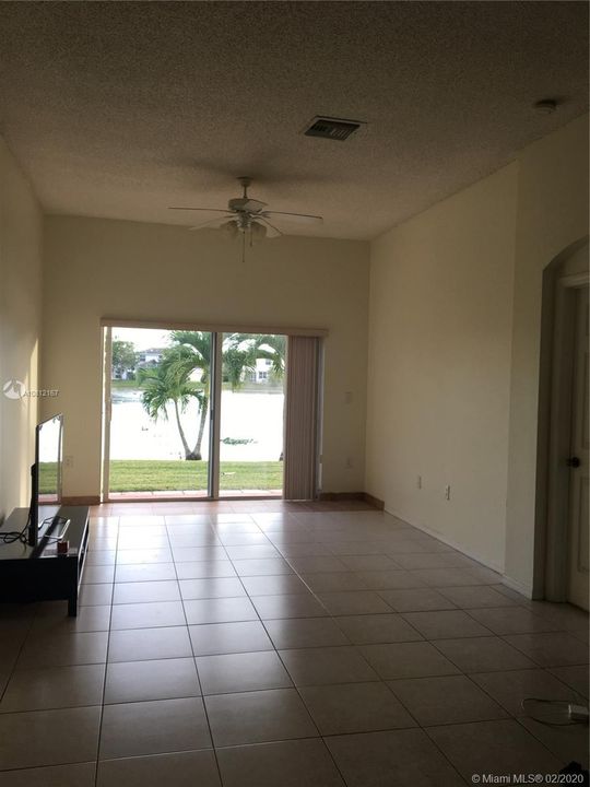 Recently Rented: $2,450 (3 beds, 2 baths, 1386 Square Feet)