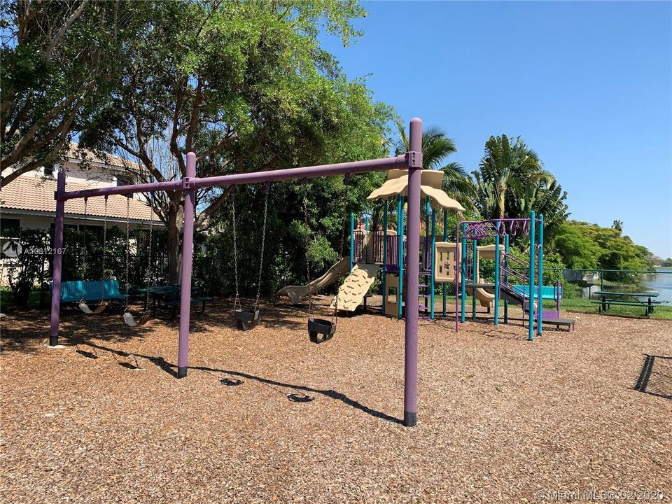 Recently Rented: $2,450 (3 beds, 2 baths, 1386 Square Feet)