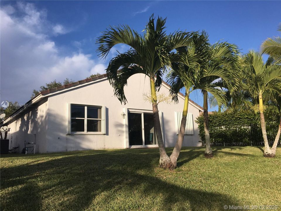 Recently Rented: $2,450 (3 beds, 2 baths, 1386 Square Feet)