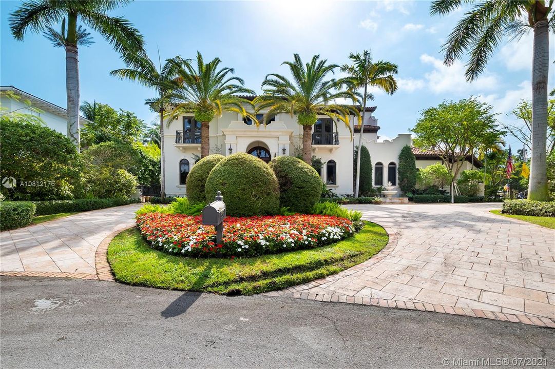 Recently Sold: $10,200,000 (7 beds, 6 baths, 7150 Square Feet)