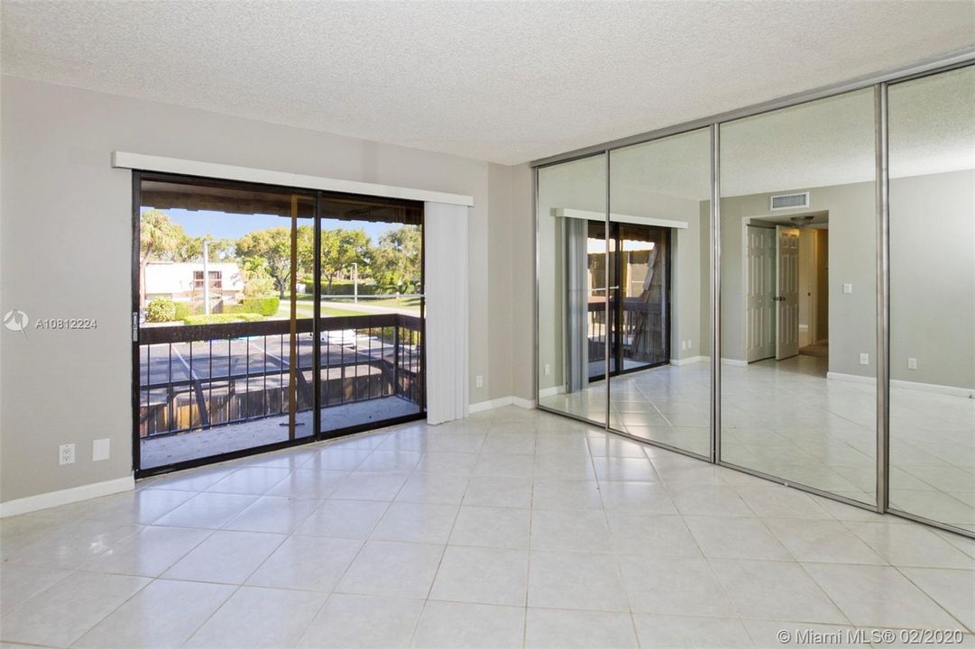 Recently Sold: $165,000 (2 beds, 2 baths, 1468 Square Feet)