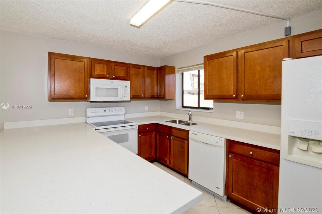 Recently Sold: $165,000 (2 beds, 2 baths, 1468 Square Feet)
