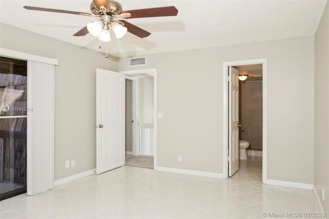 Recently Sold: $165,000 (2 beds, 2 baths, 1468 Square Feet)