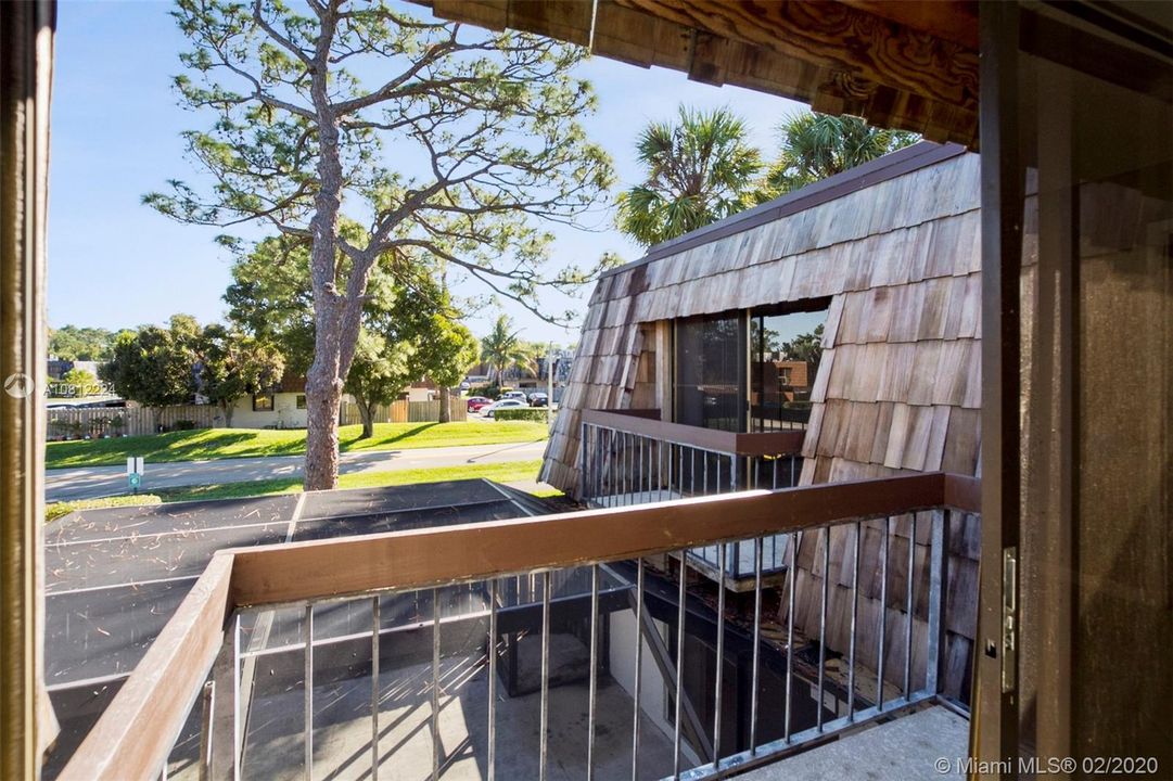 Recently Sold: $165,000 (2 beds, 2 baths, 1468 Square Feet)