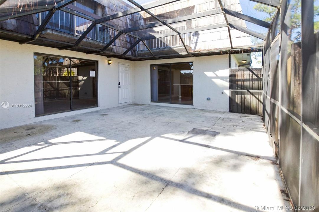 Recently Sold: $165,000 (2 beds, 2 baths, 1468 Square Feet)