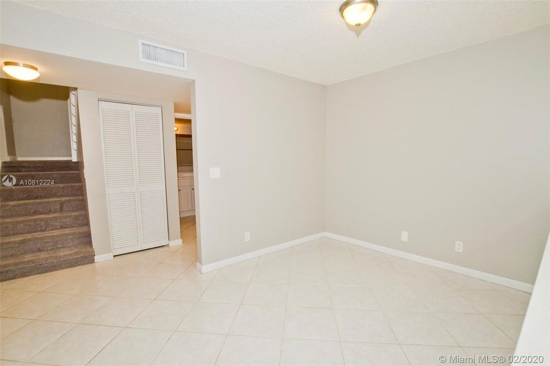 Recently Sold: $165,000 (2 beds, 2 baths, 1468 Square Feet)