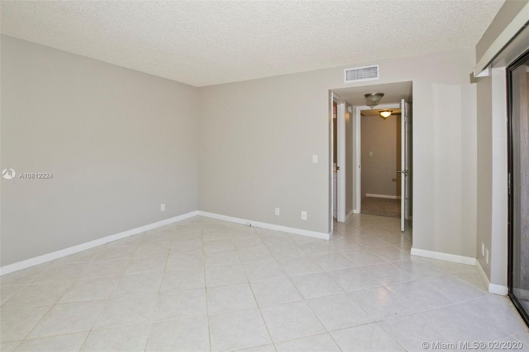 Recently Sold: $165,000 (2 beds, 2 baths, 1468 Square Feet)