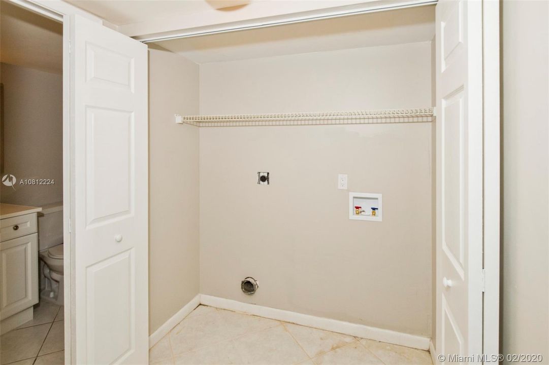 Recently Sold: $165,000 (2 beds, 2 baths, 1468 Square Feet)