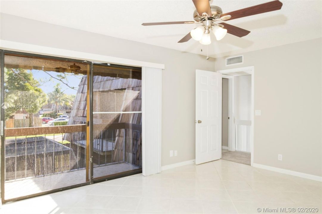 Recently Sold: $165,000 (2 beds, 2 baths, 1468 Square Feet)