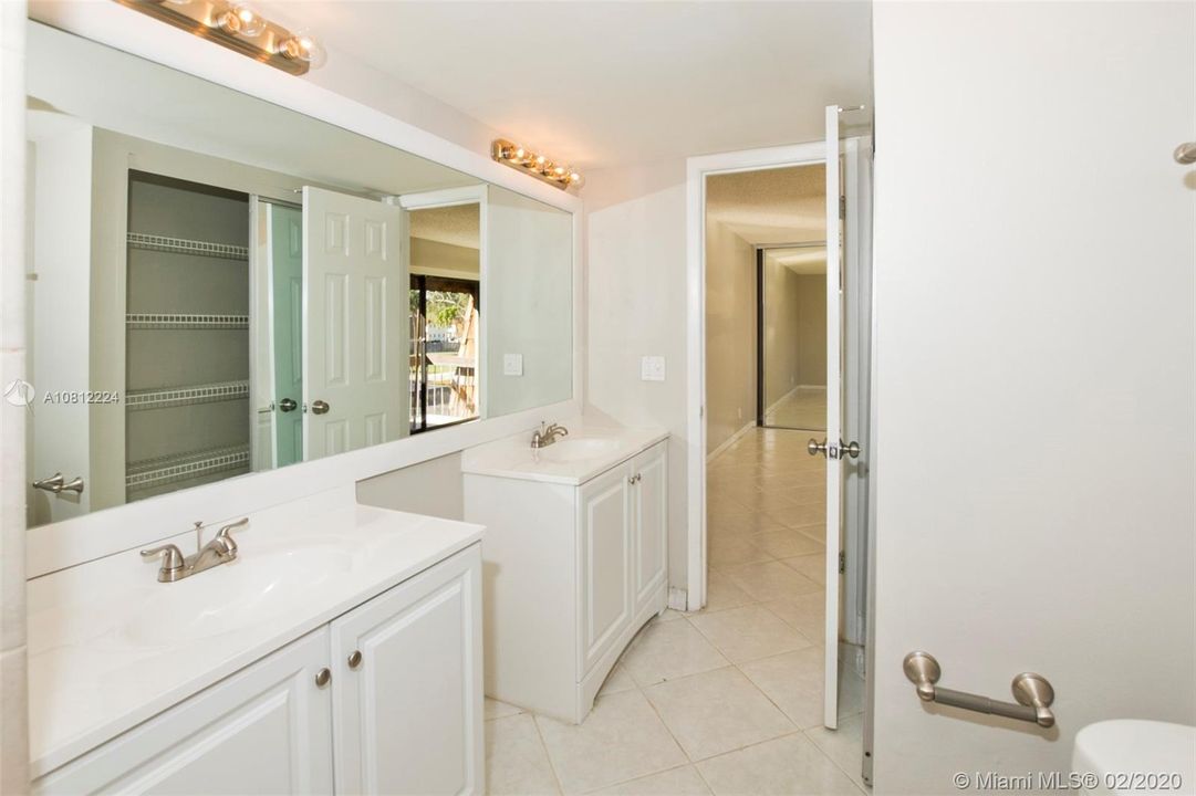 Recently Sold: $165,000 (2 beds, 2 baths, 1468 Square Feet)