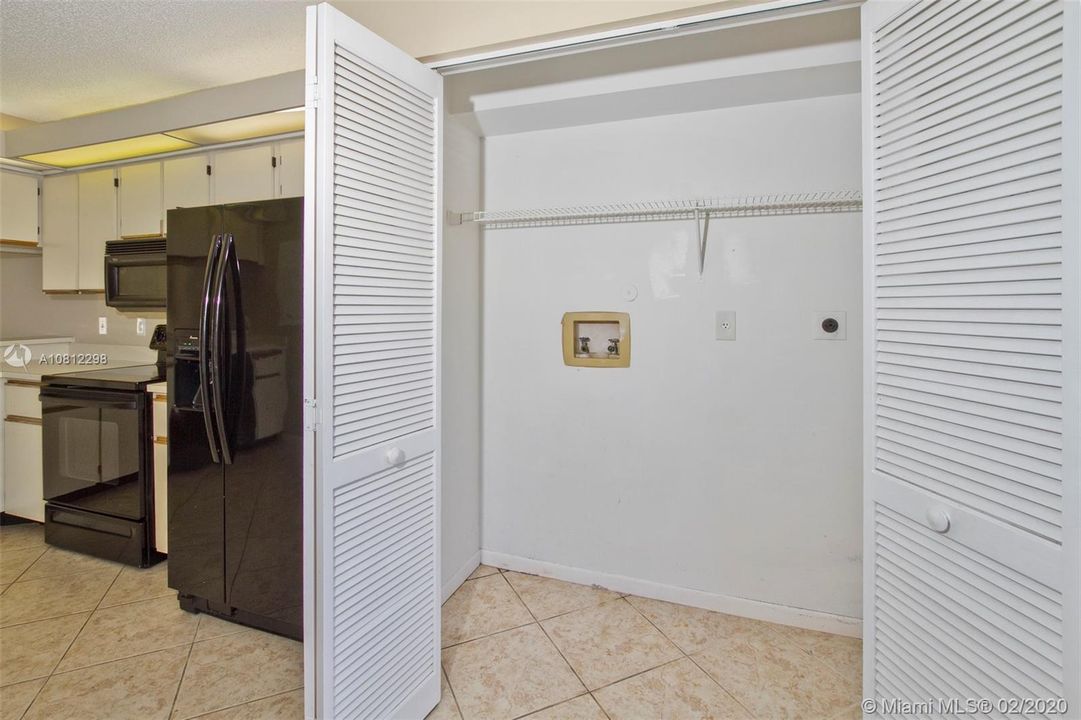 Vendido Recientemente: $219,900 (3 camas, 2 baños, 1564 Pies cuadrados)