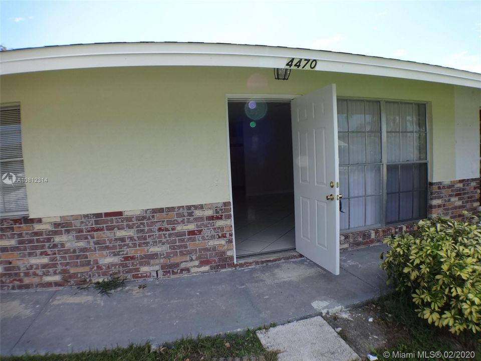 Recently Rented: $1,295 (3 beds, 2 baths, 1371 Square Feet)