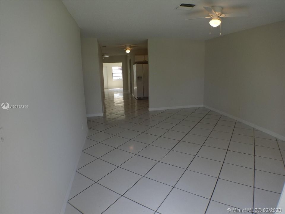 Recently Rented: $1,295 (3 beds, 2 baths, 1371 Square Feet)