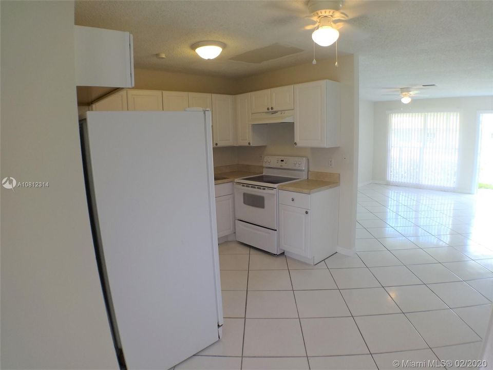 Recently Rented: $1,295 (3 beds, 2 baths, 1371 Square Feet)